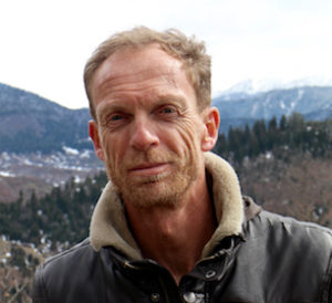 Richard Bærug bor og driver hotell i fjellregionen Svaneti i Georgia. Foto: Roy Freddy Andersen / pencil.no